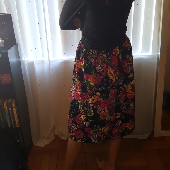 Navy blue womens flowered skirt - Picture 4 of 4